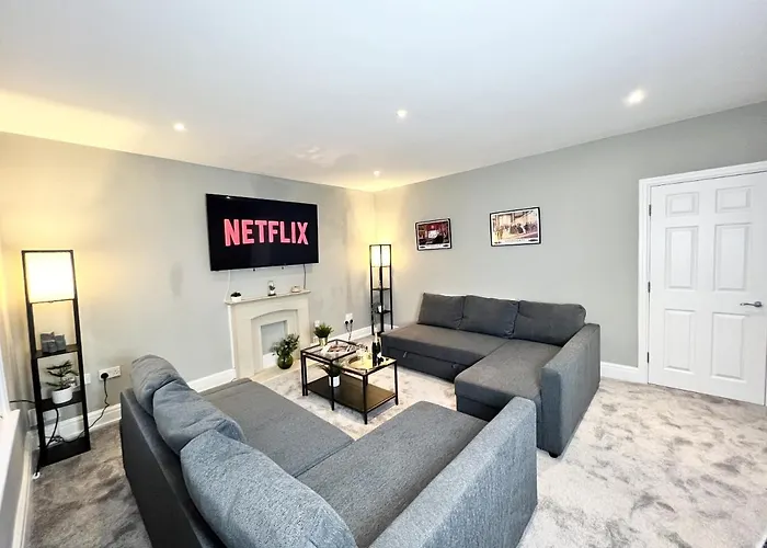 Luxurious Harrogate Penthouse With Free Parking